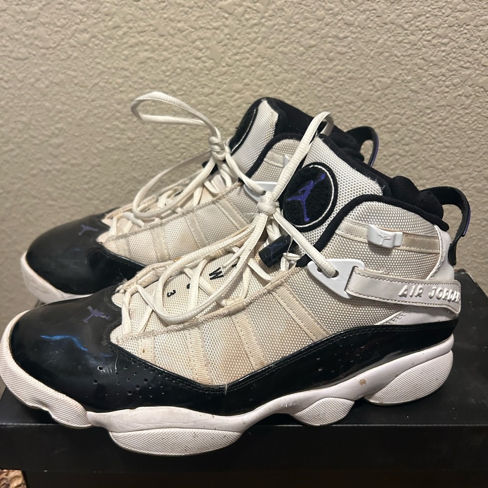 Jordan Athletic Shoes in Black and White
Used